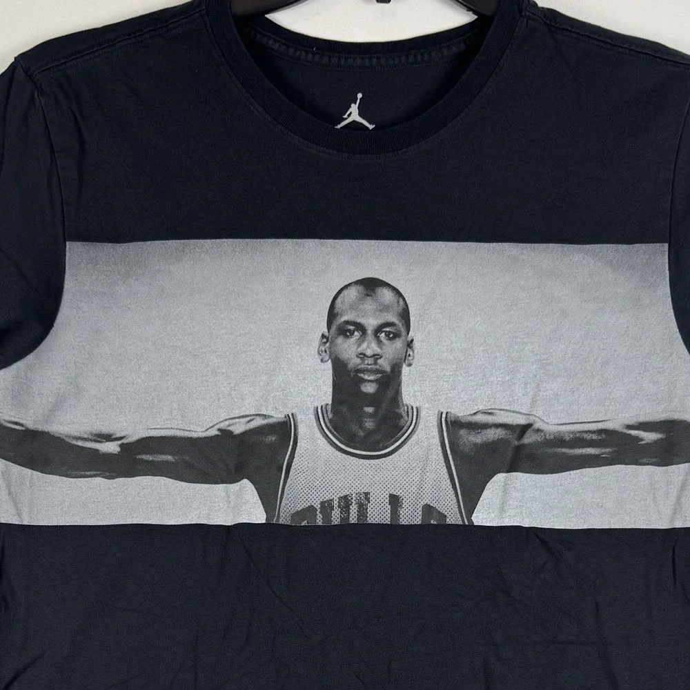 Michael Jordan‎ Outstretched Arms Basketball TShirt Black Men's Size M